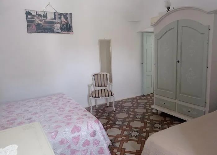 Tipici Trulli Immersi Nella Valle D'itria *
