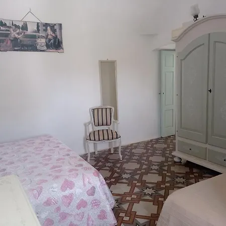 Tipici Trulli immersi nella Valle D'Itria *